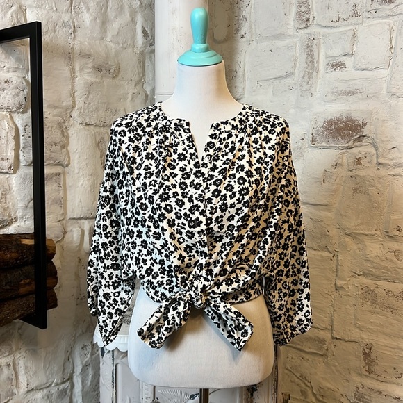 Hayden Tops - Hayden | Black&White Floral Button Up Blouse
